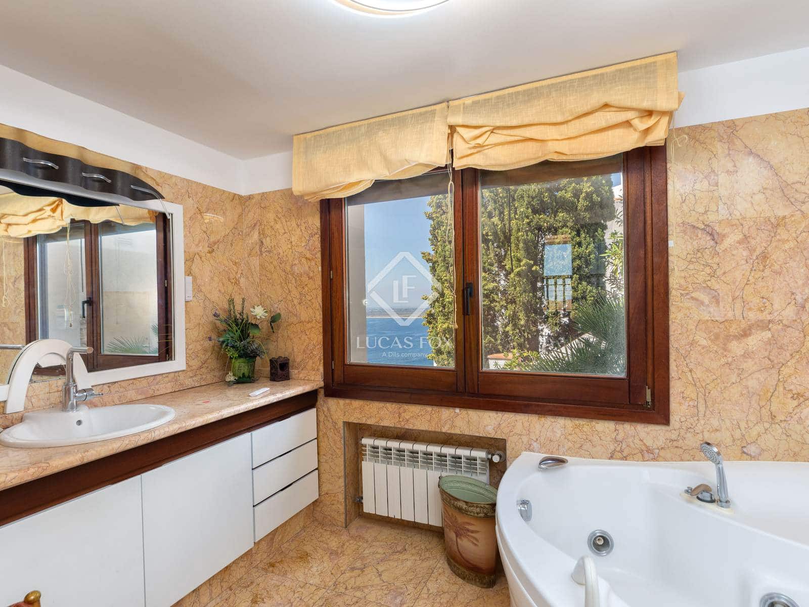 4 sypialnia Willa na sprzedaż w Roses z basenem garażem - 2 550 000 € (Ref: 9263372)