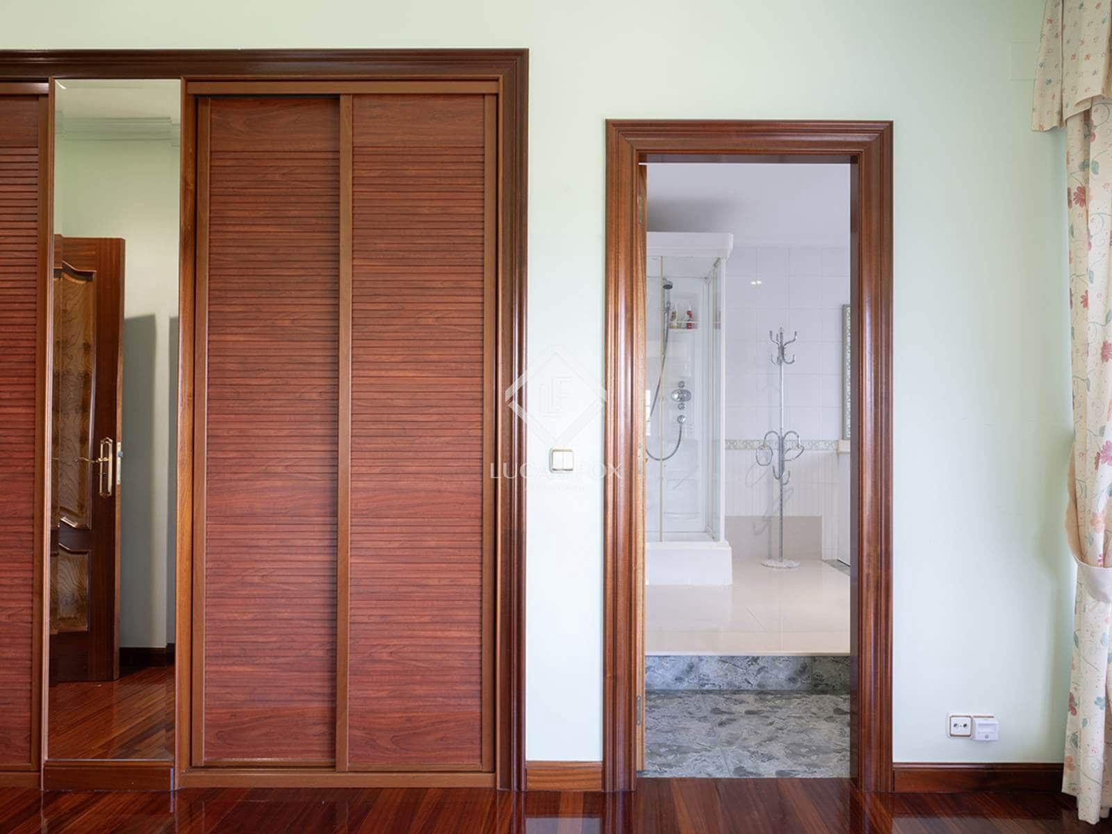 6 bedroom Villa for sale in Pontevedra city with pool garage - € 1,350,000 (Ref: 9263376)