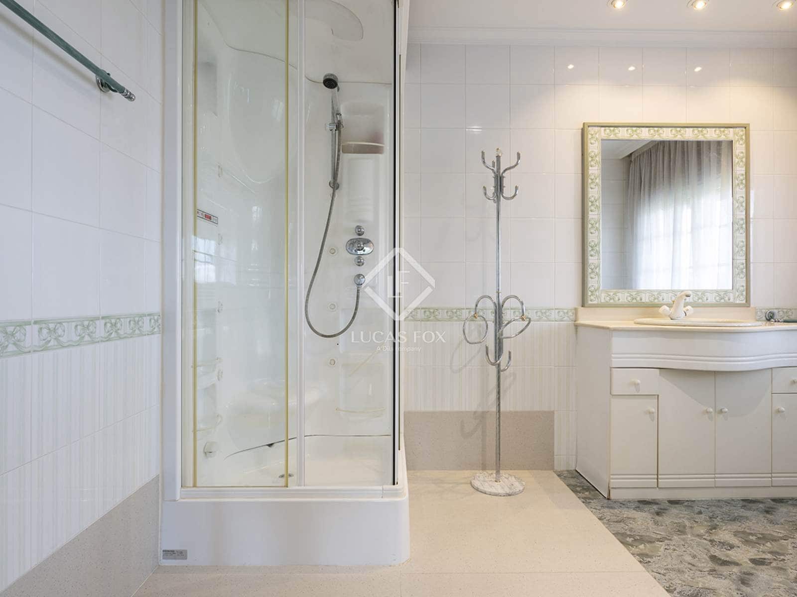 6 bedroom Villa for sale in Pontevedra city with pool garage - € 1,350,000 (Ref: 9263376)