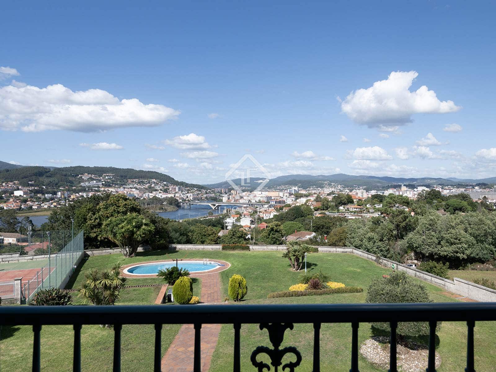 6 bedroom Villa for sale in Pontevedra city with pool garage - € 1,350,000 (Ref: 9263376)