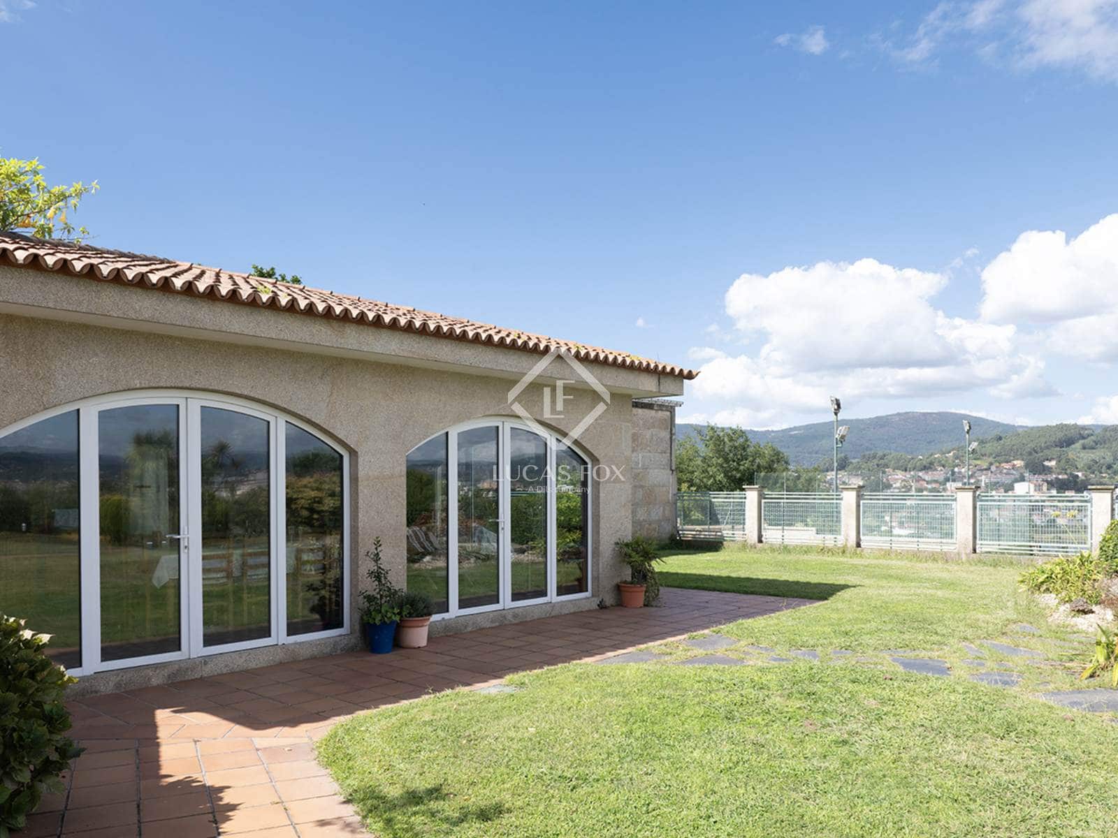6 bedroom Villa for sale in Pontevedra city with pool garage - € 1,350,000 (Ref: 9263376)