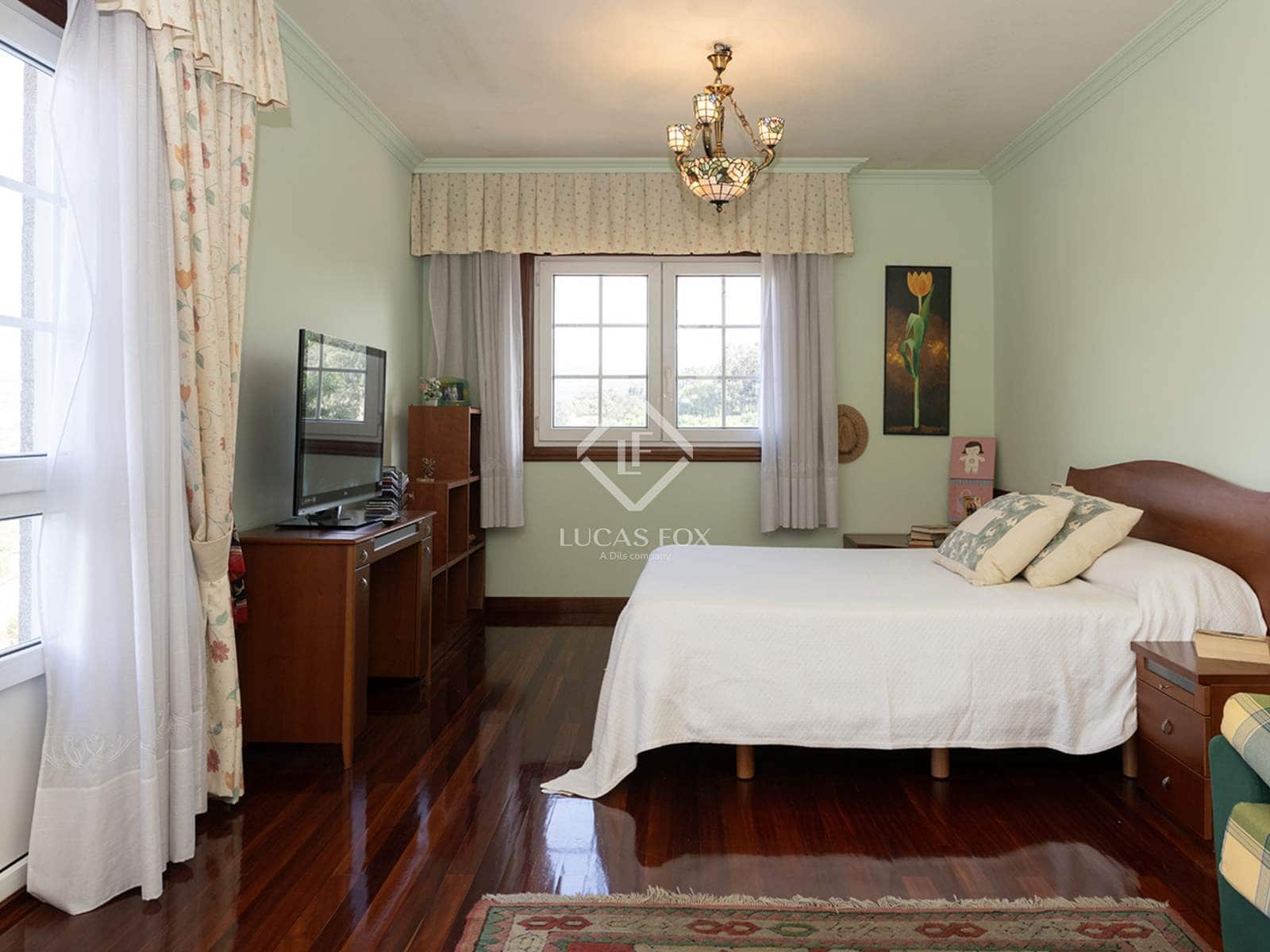 6 bedroom Villa for sale in Pontevedra city with pool garage - € 1,350,000 (Ref: 9263376)