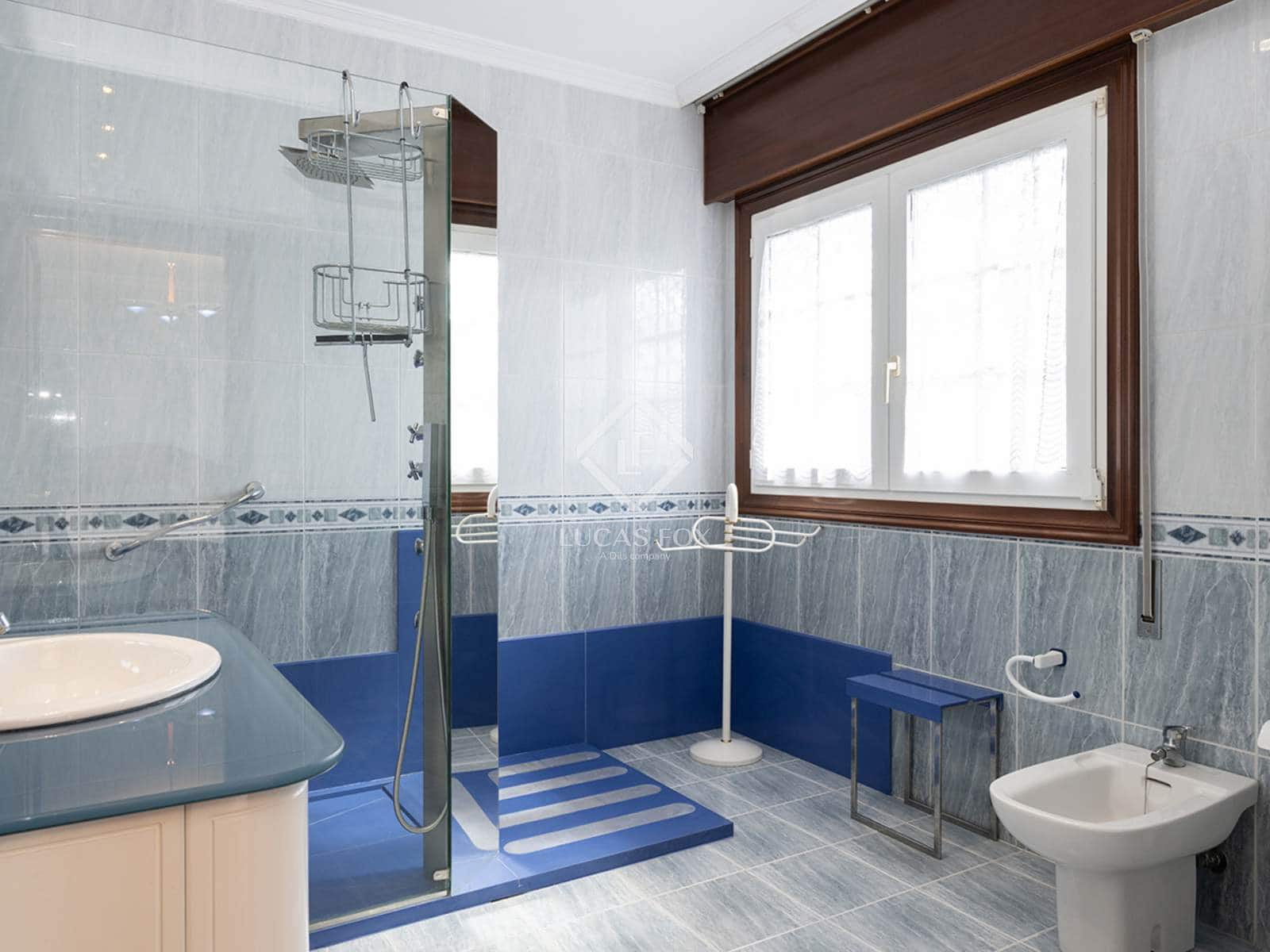 6 bedroom Villa for sale in Pontevedra city with pool garage - € 1,350,000 (Ref: 9263376)