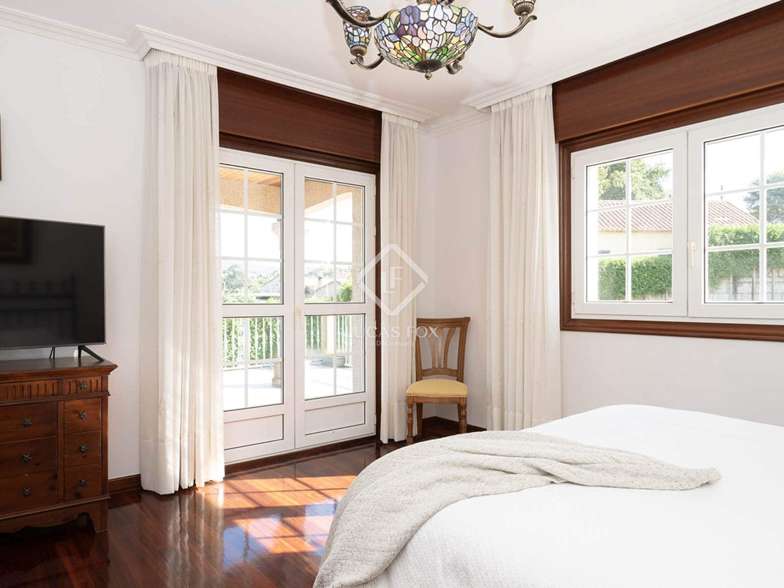 6 bedroom Villa for sale in Pontevedra city with pool garage - € 1,350,000 (Ref: 9263376)