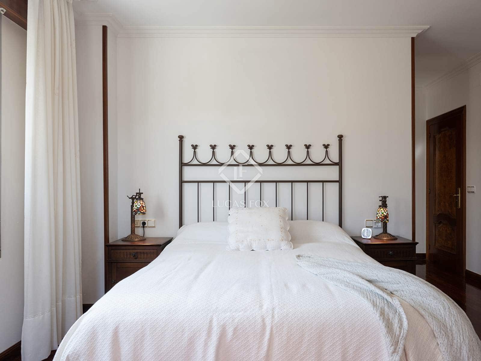 6 bedroom Villa for sale in Pontevedra city with pool garage - € 1,350,000 (Ref: 9263376)