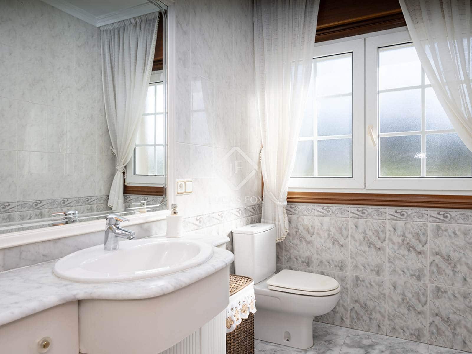 6 bedroom Villa for sale in Pontevedra city with pool garage - € 1,350,000 (Ref: 9263376)