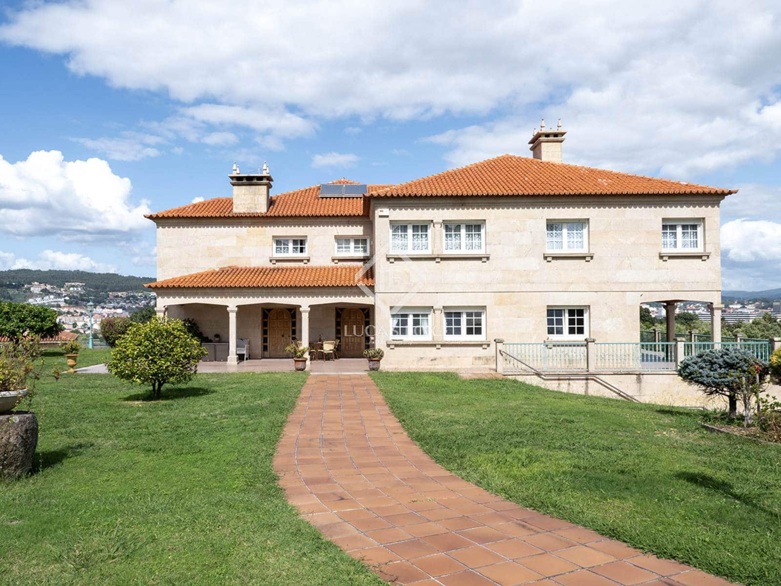 6 bedroom Villa for sale in Pontevedra city with pool garage - € 1,350,000 (Ref: 9263376)