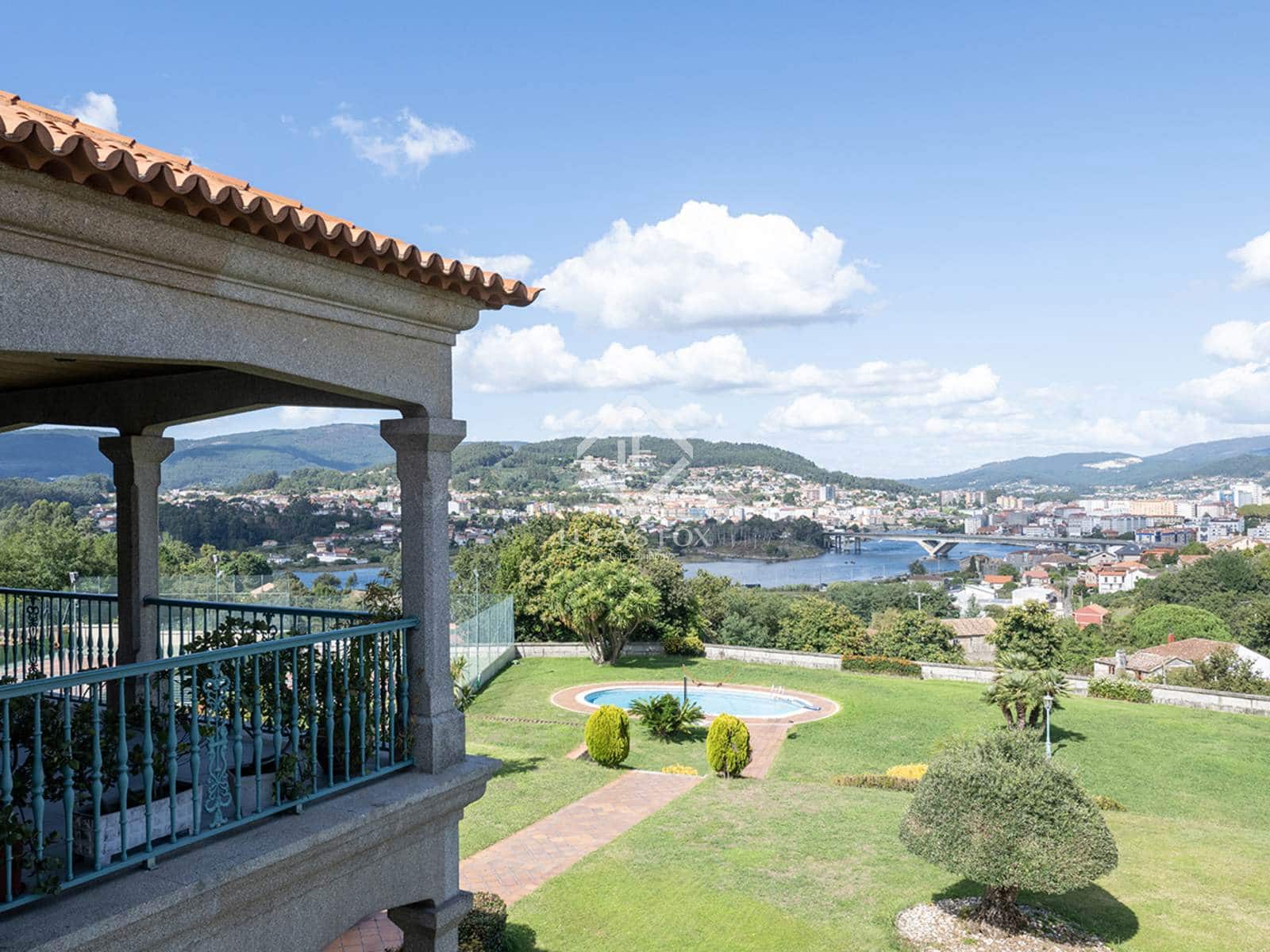 6 bedroom Villa for sale in Pontevedra city with pool garage - € 1,350,000 (Ref: 9263376)
