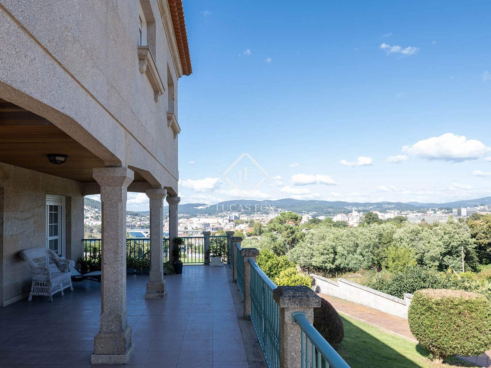 6 bedroom Villa for sale in Pontevedra city with pool garage - € 1,350,000 (Ref: 9263376)