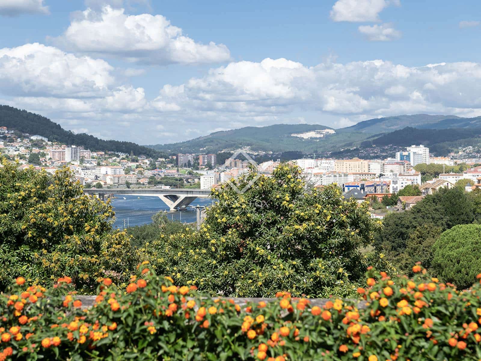 6 bedroom Villa for sale in Pontevedra city with pool garage - € 1,350,000 (Ref: 9263376)