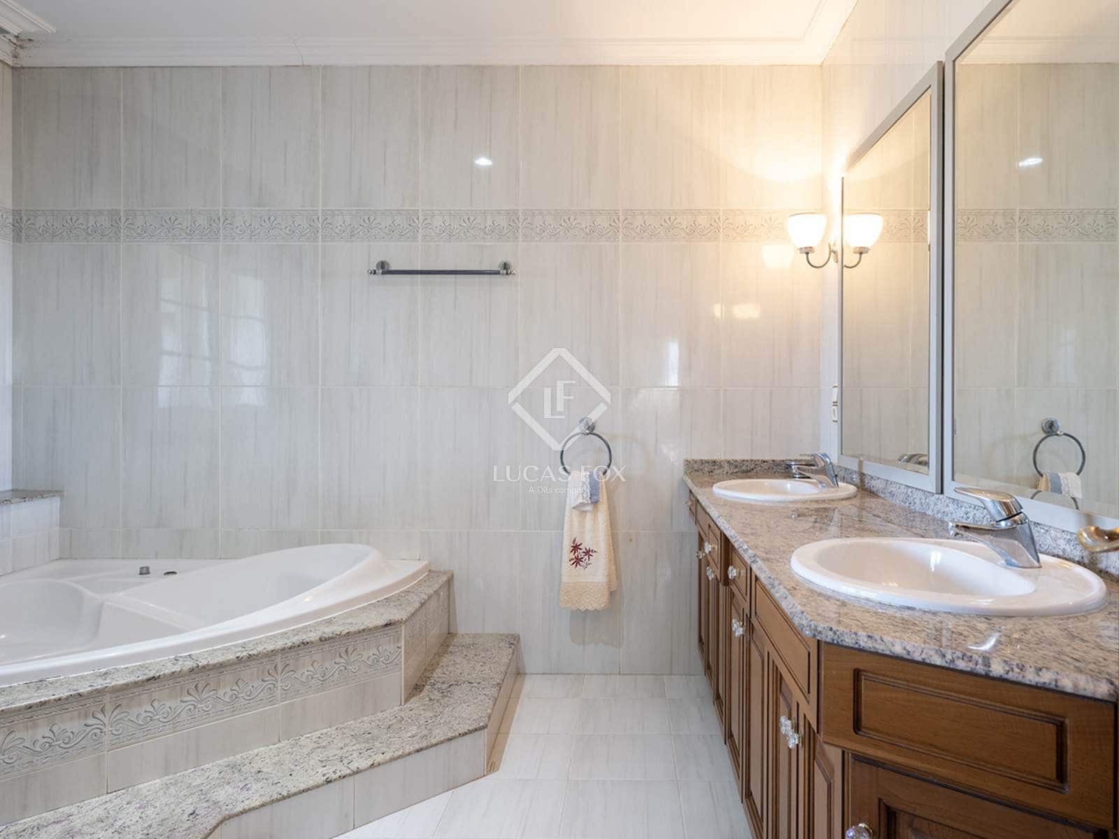 6 bedroom Villa for sale in Pontevedra city with pool garage - € 1,350,000 (Ref: 9263376)