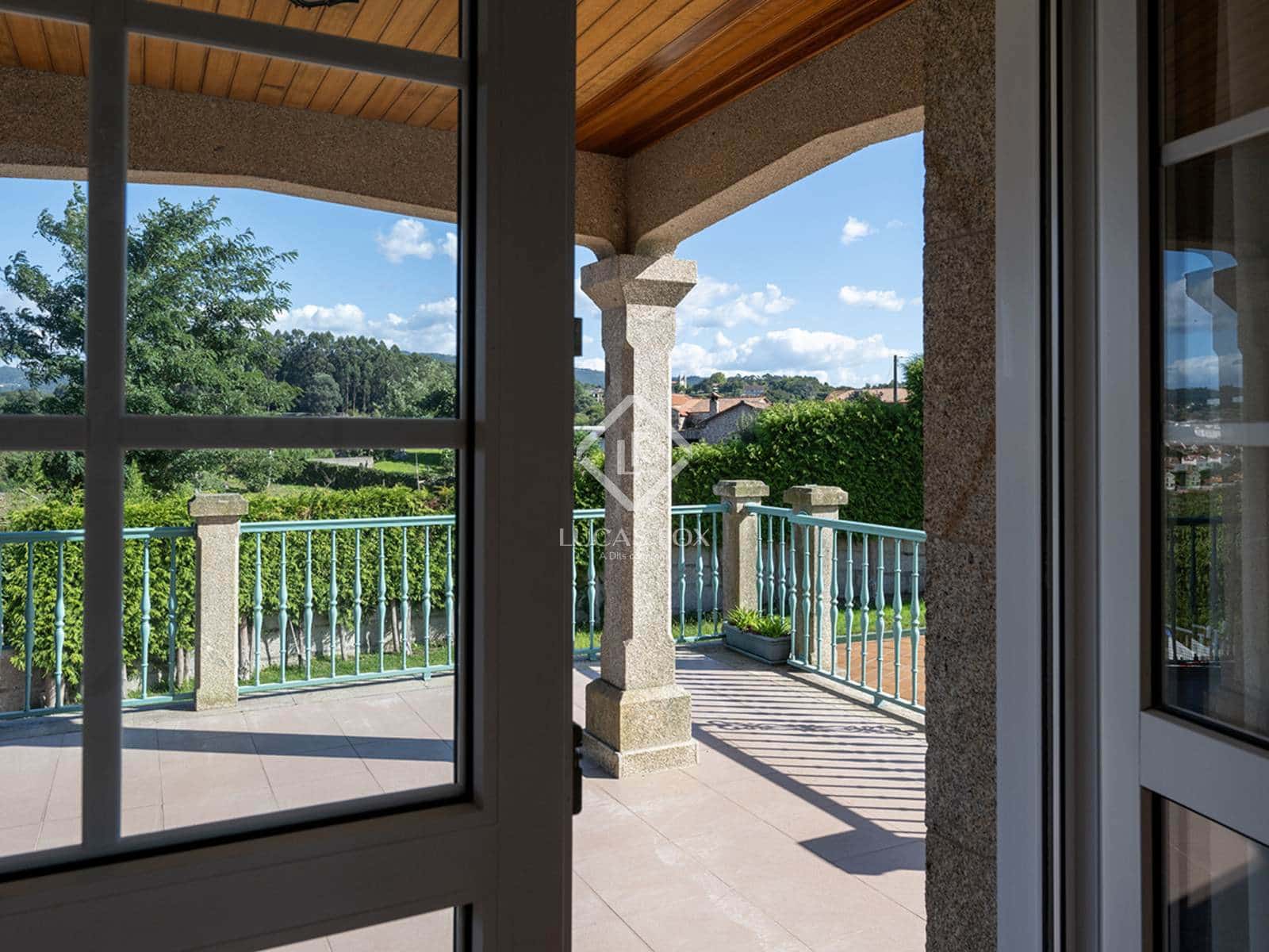 6 bedroom Villa for sale in Pontevedra city with pool garage - € 1,350,000 (Ref: 9263376)