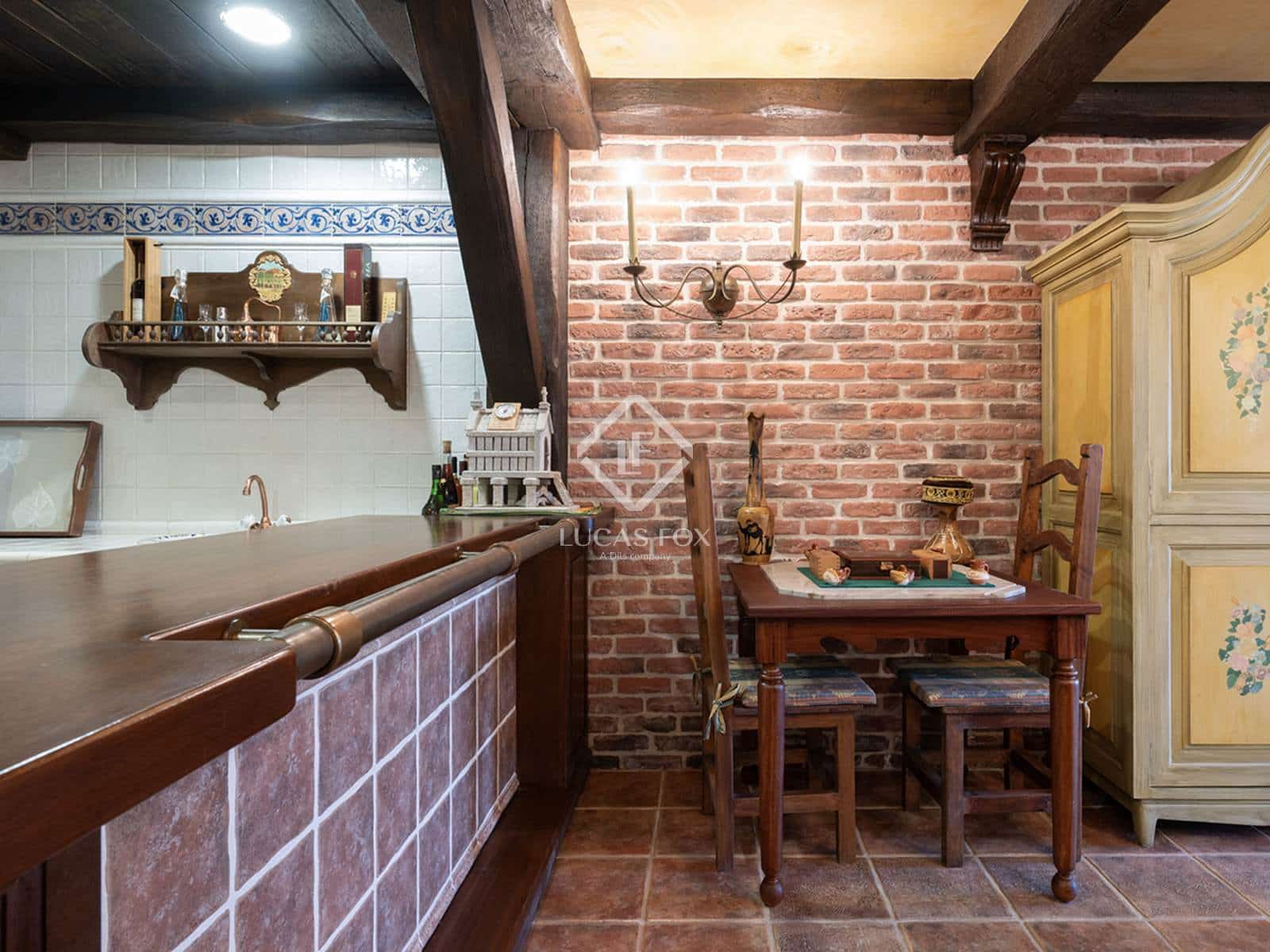 6 bedroom Villa for sale in Pontevedra city with pool garage - € 1,350,000 (Ref: 9263376)