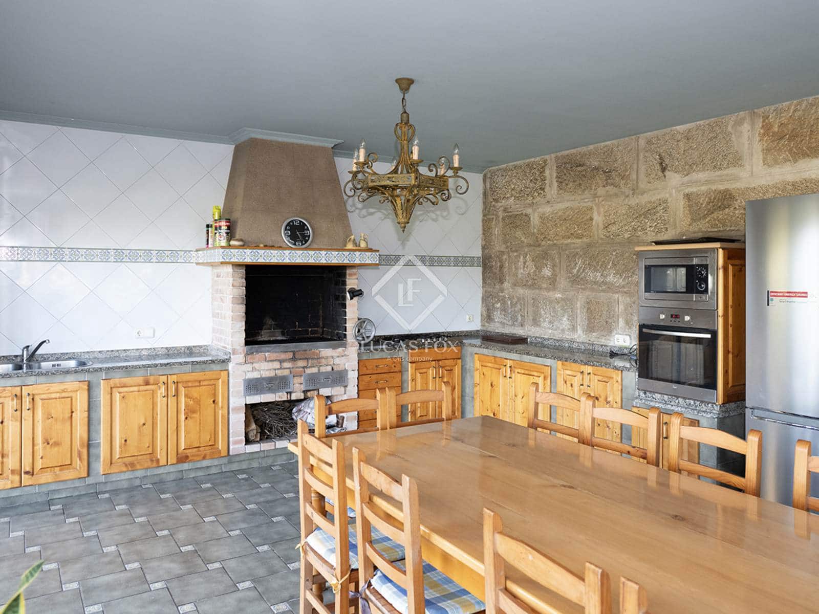 6 bedroom Villa for sale in Pontevedra city with pool garage - € 1,350,000 (Ref: 9263376)