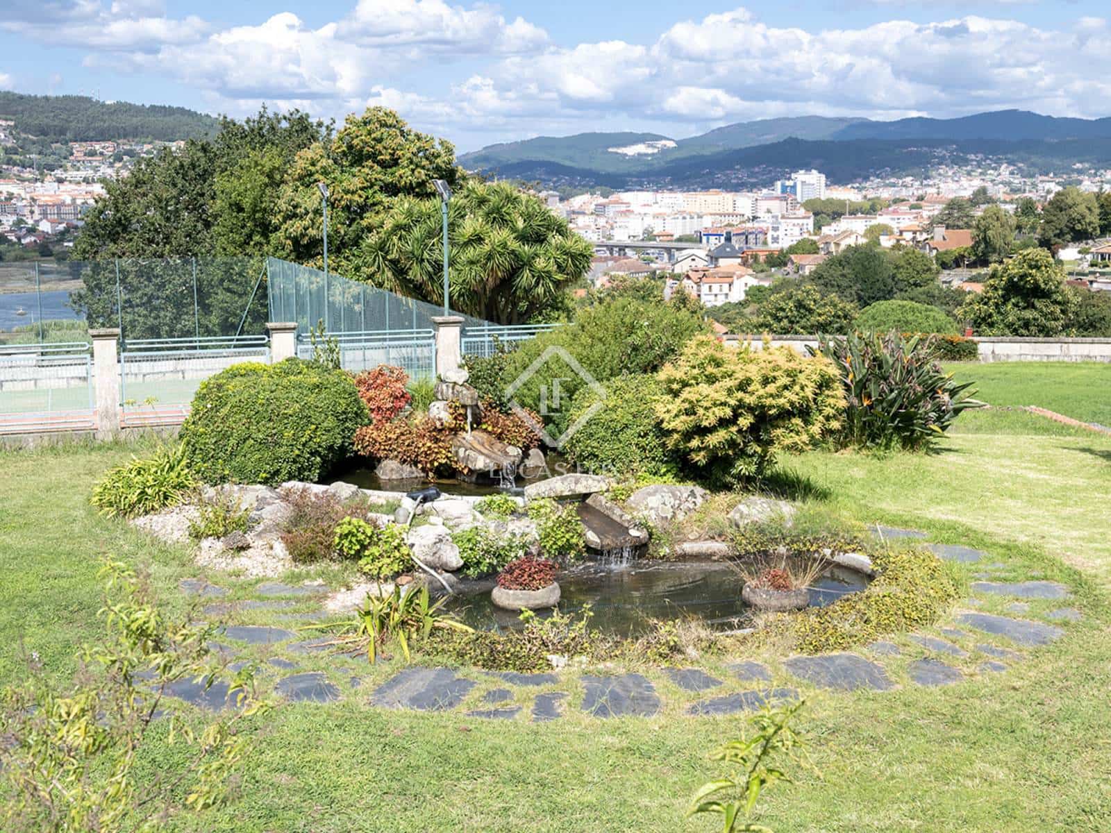 6 bedroom Villa for sale in Pontevedra city with pool garage - € 1,350,000 (Ref: 9263376)