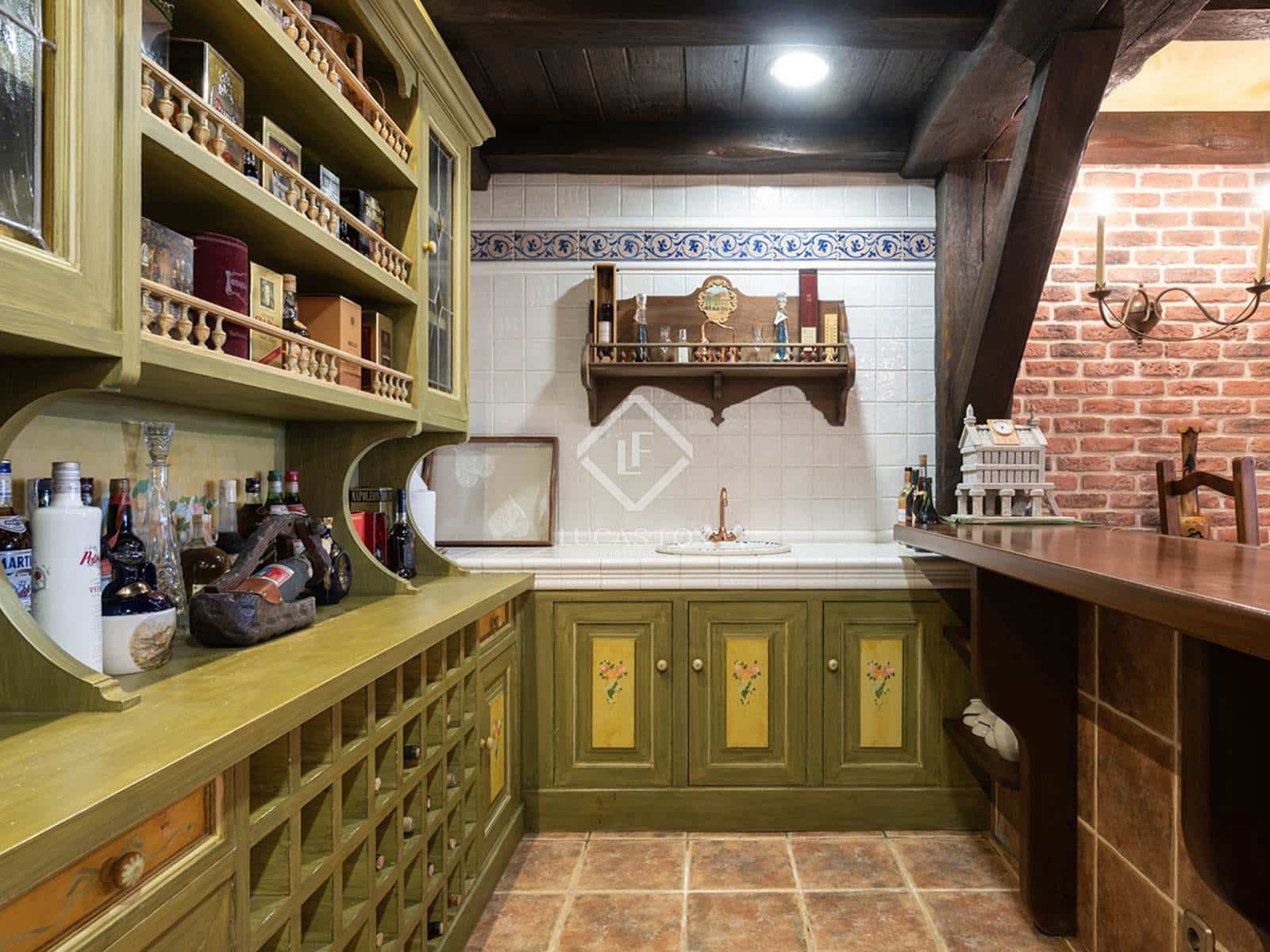 6 bedroom Villa for sale in Pontevedra city with pool garage - € 1,350,000 (Ref: 9263376)