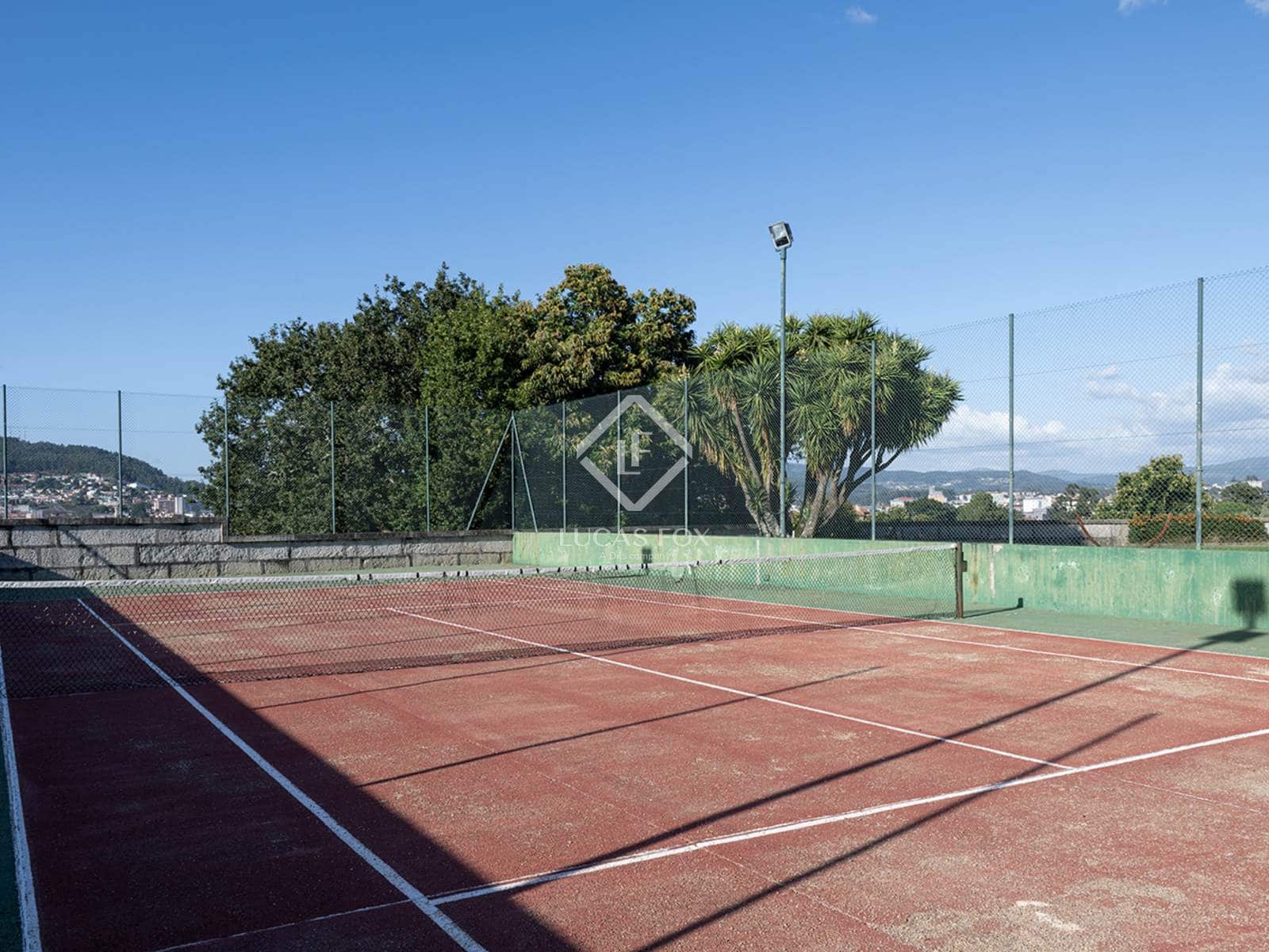 6 bedroom Villa for sale in Pontevedra city with pool garage - € 1,350,000 (Ref: 9263376)