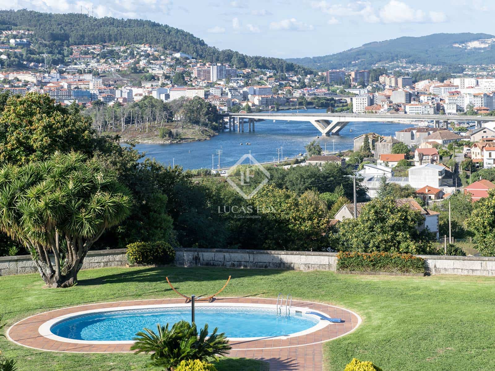6 bedroom Villa for sale in Pontevedra city with pool garage - € 1,350,000 (Ref: 9263376)