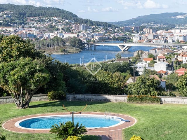 6 bedroom Villa for sale in Pontevedra city with pool garage - € 1,350,000 (Ref: 9263376)