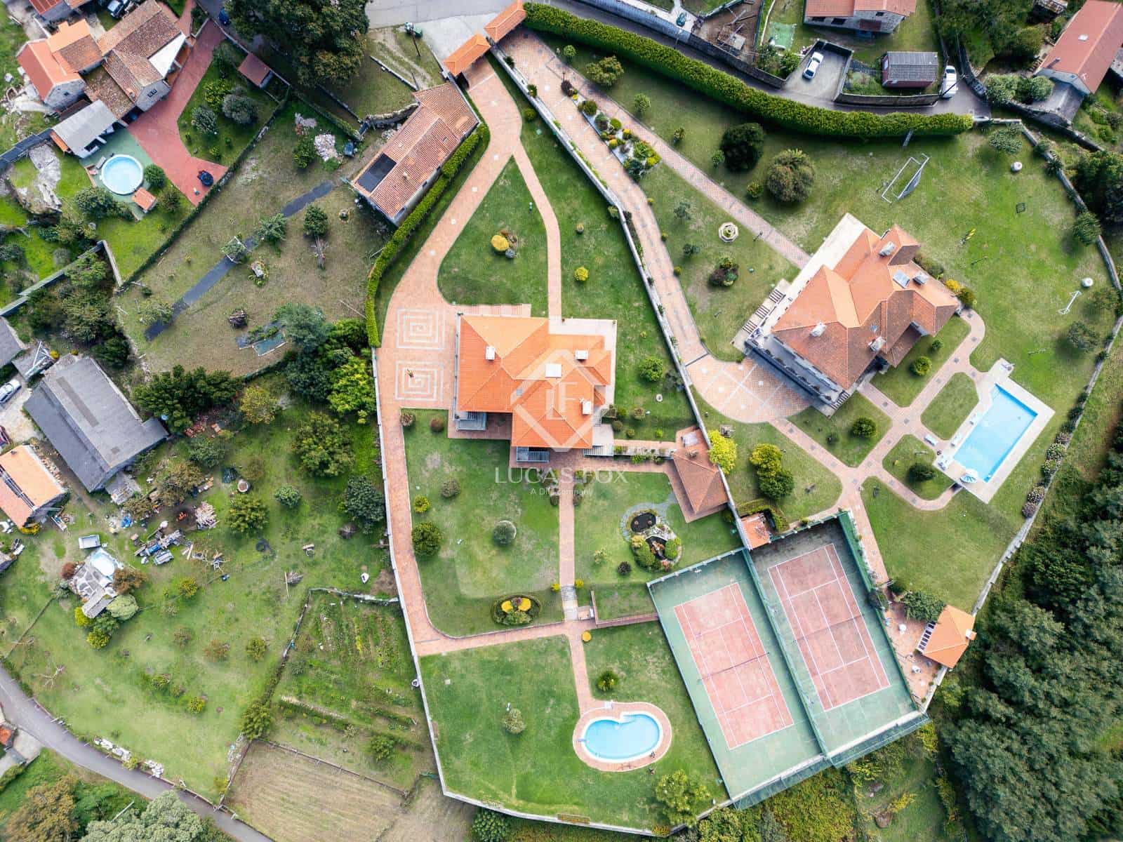 6 bedroom Villa for sale in Pontevedra city with pool garage - € 1,350,000 (Ref: 9263376)