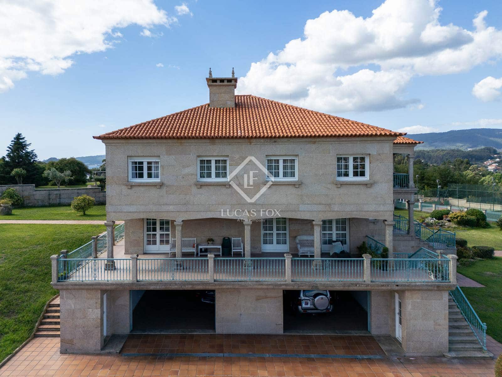 6 bedroom Villa for sale in Pontevedra city with pool garage - € 1,350,000 (Ref: 9263376)
