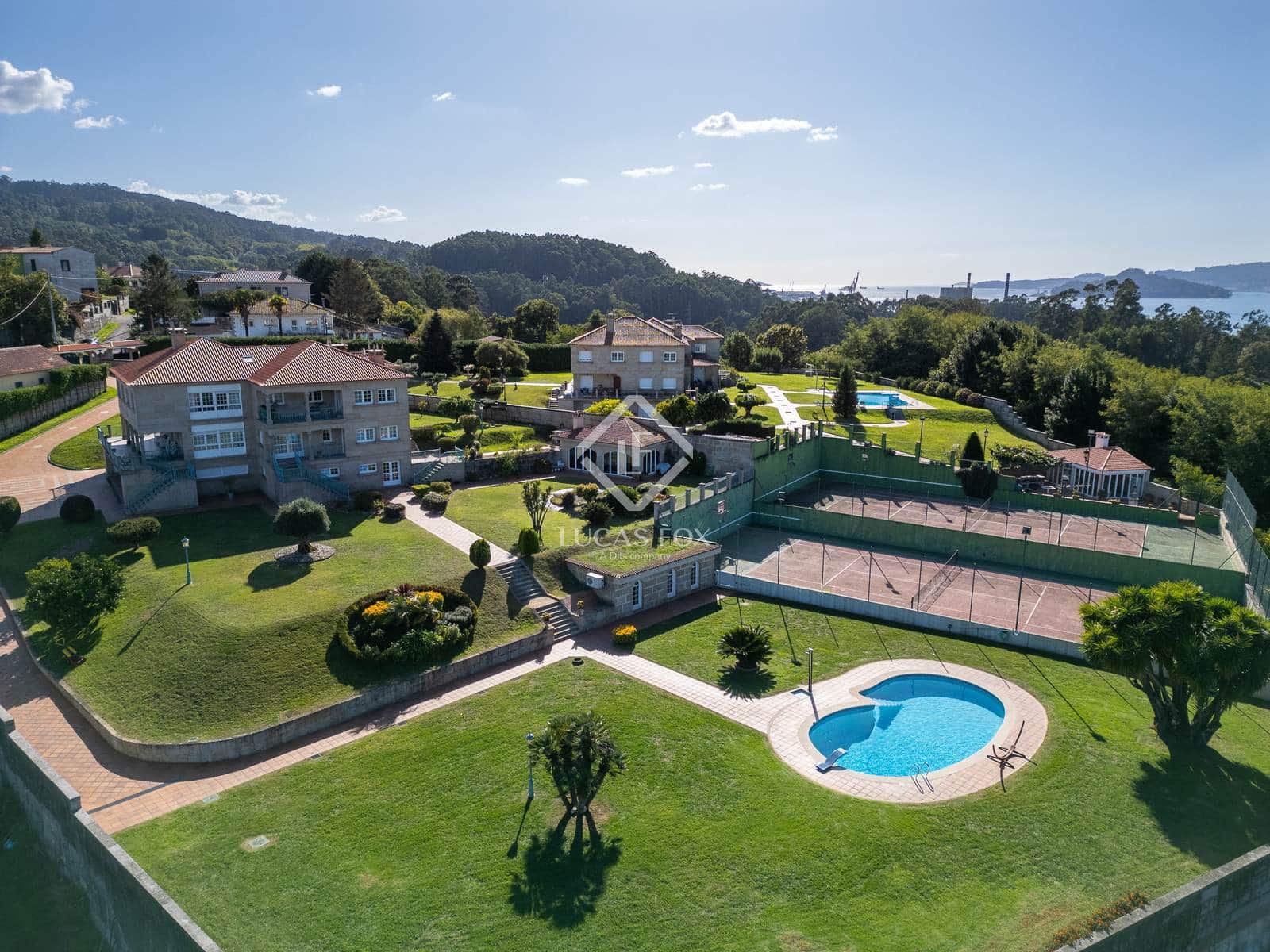 6 bedroom Villa for sale in Pontevedra city with pool garage - € 1,350,000 (Ref: 9263376)