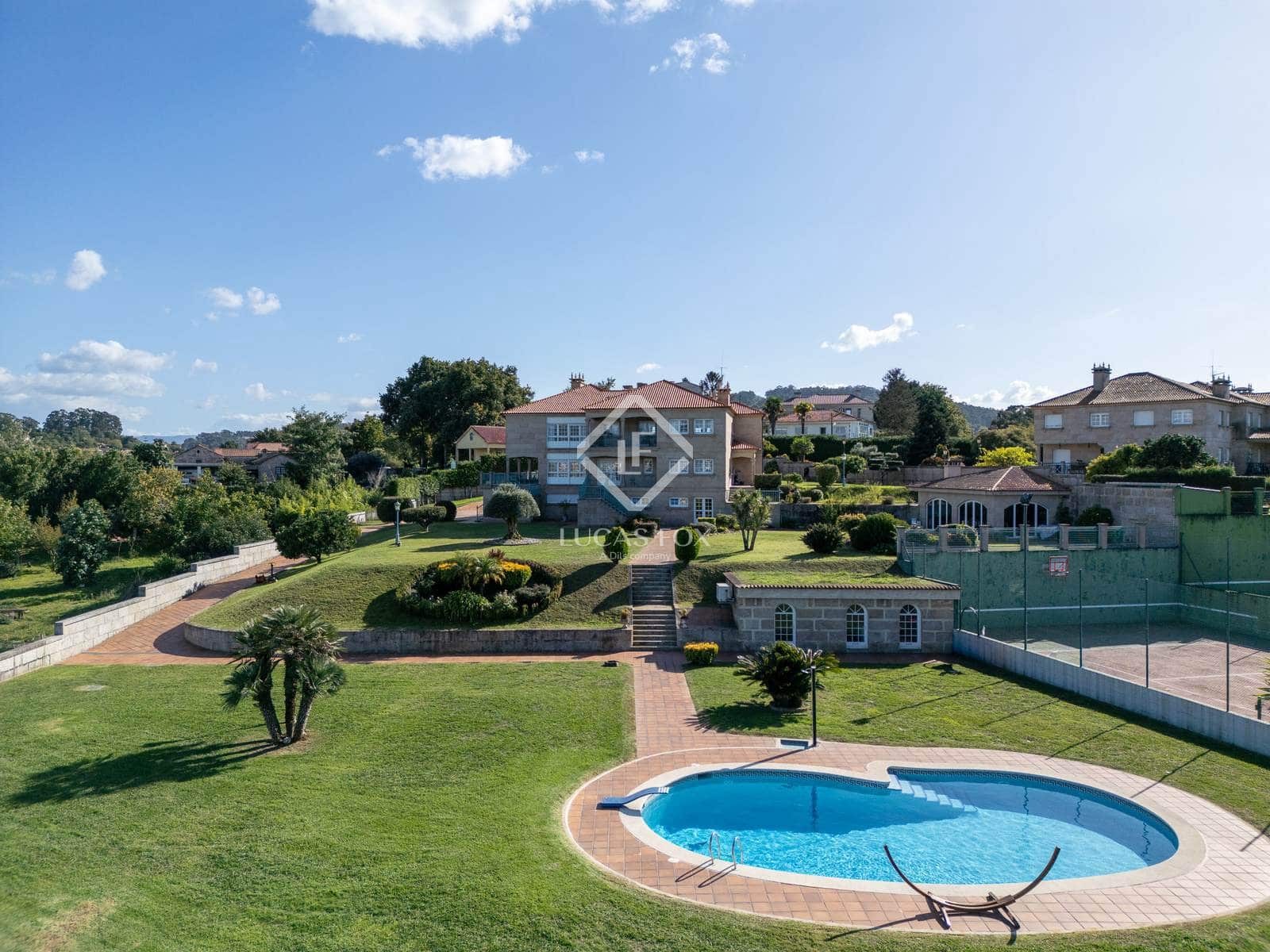6 bedroom Villa for sale in Pontevedra city with pool garage - € 1,350,000 (Ref: 9263376)