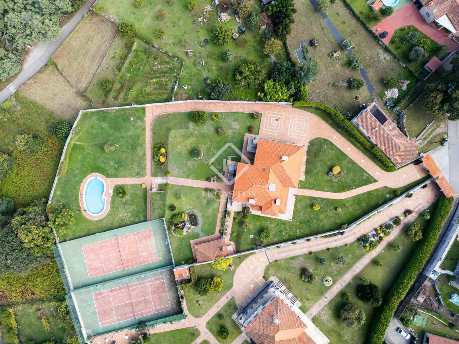 6 bedroom Villa for sale in Pontevedra city with pool garage - € 1,350,000 (Ref: 9263376)