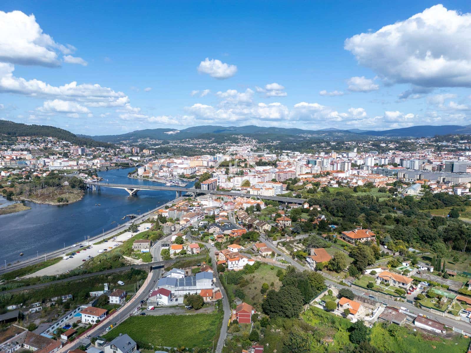 6 bedroom Villa for sale in Pontevedra city with pool garage - € 1,350,000 (Ref: 9263376)