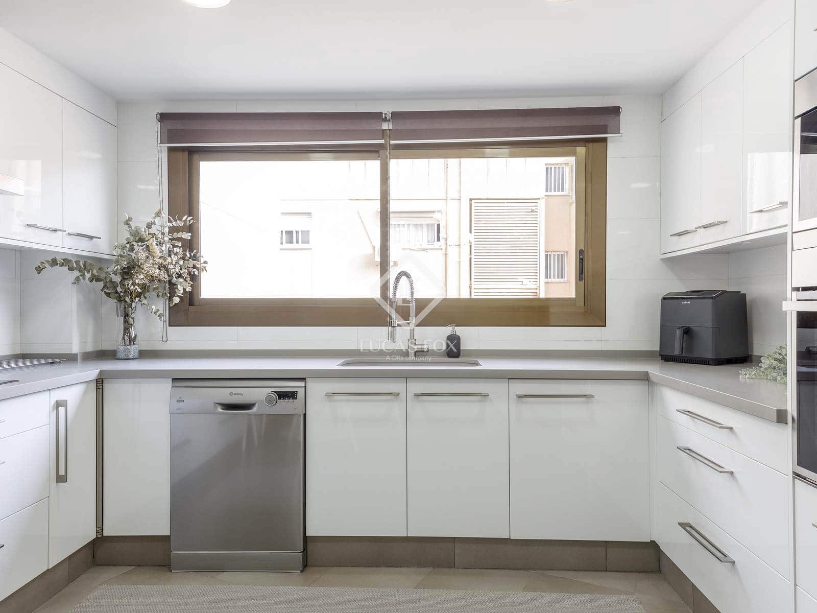 4 Zimmer Apartment zu vermieten in Valencia Stadt mit Garage - 2.800 € (Ref: 9263827)