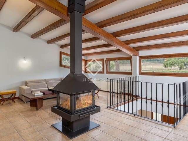 5 bedroom Villa for sale in Gualba with pool garage - € 2,950,000 (Ref: 9263871)