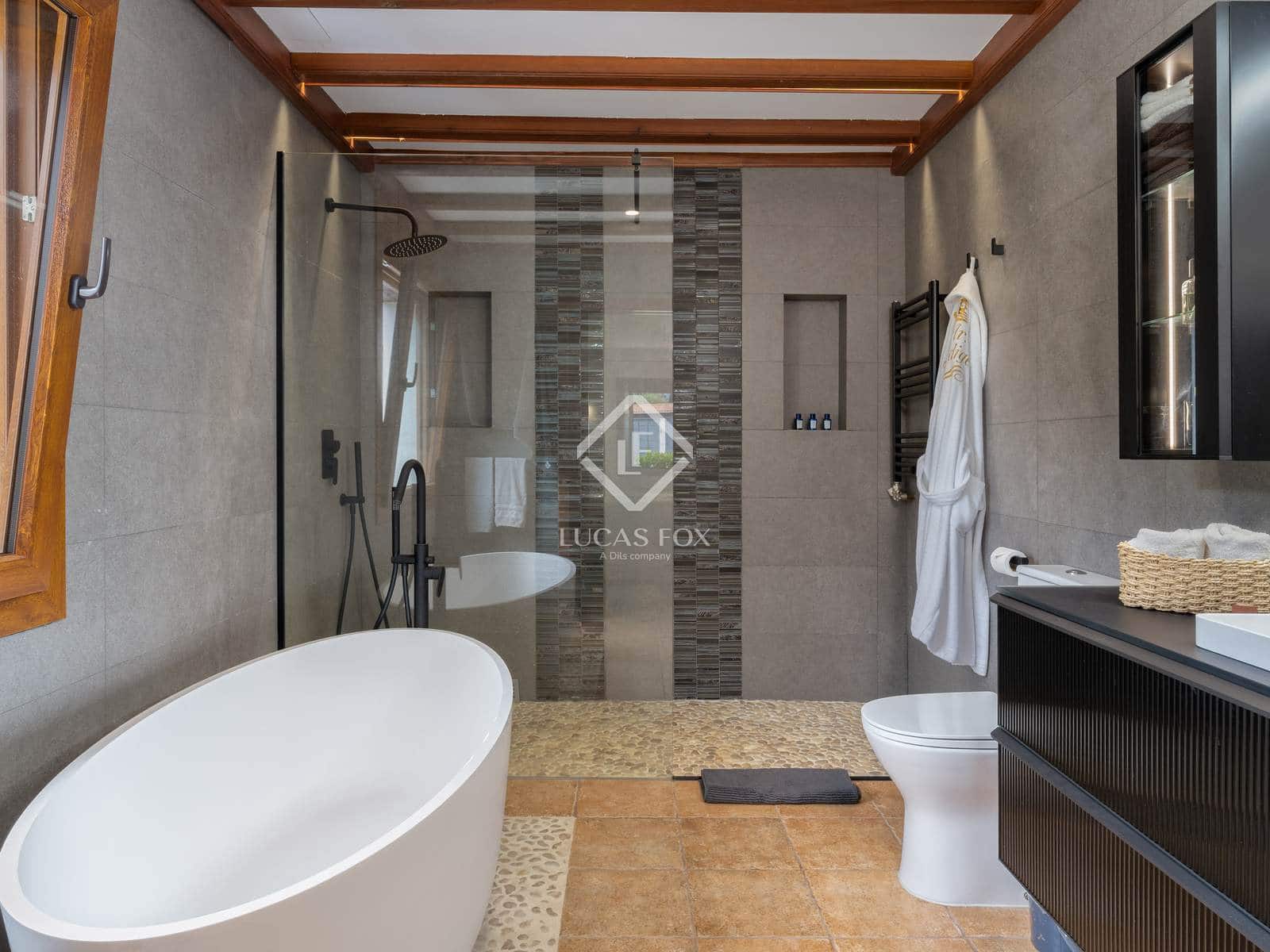 5 soverom Villa til salgs i Gualba med svømmebasseng garasje - € 2 950 000 (Ref: 9263871)