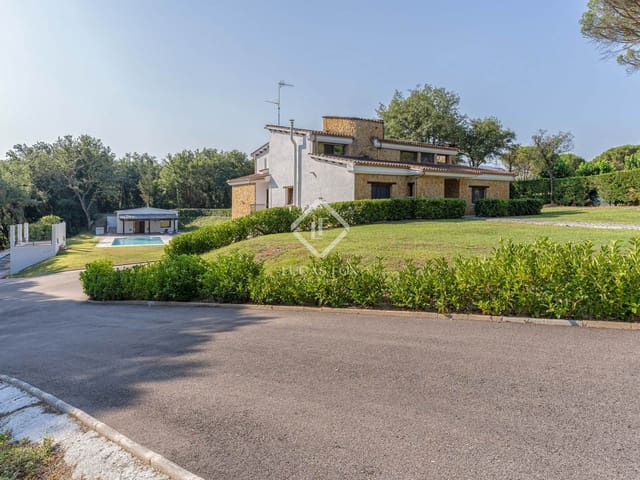 5 bedroom Villa for sale in Gualba with pool garage - € 2,950,000 (Ref: 9263871)