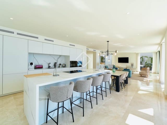 4 bedroom Villa for sale in Almuñécar with pool garage - € 2,450,000 (Ref: 9268890)