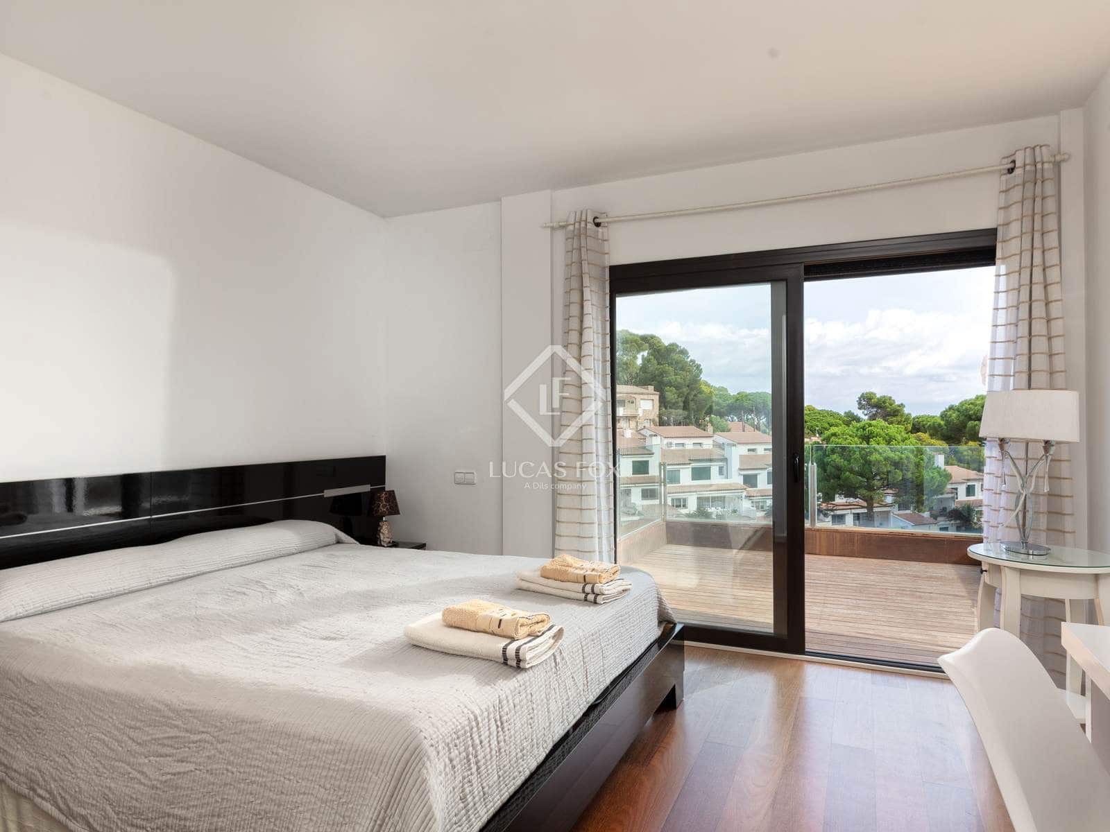 4 sypialnia Willa na sprzedaż w Sa Riera z basenem garażem - 1 500 000 € (Ref: 9271718)