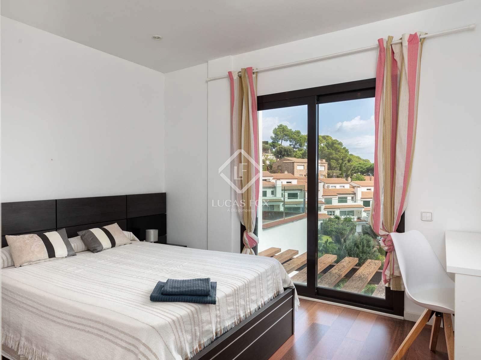 4 sypialnia Willa na sprzedaż w Sa Riera z basenem garażem - 1 500 000 € (Ref: 9271718)