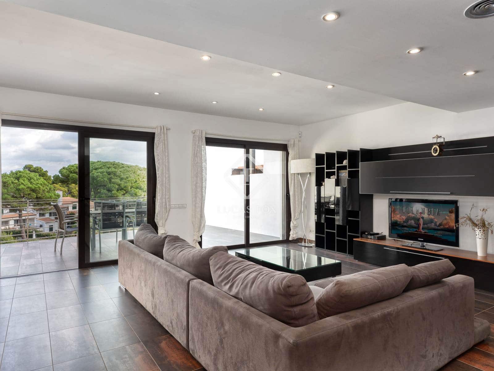 4 sypialnia Willa na sprzedaż w Sa Riera z basenem garażem - 1 500 000 € (Ref: 9271718)