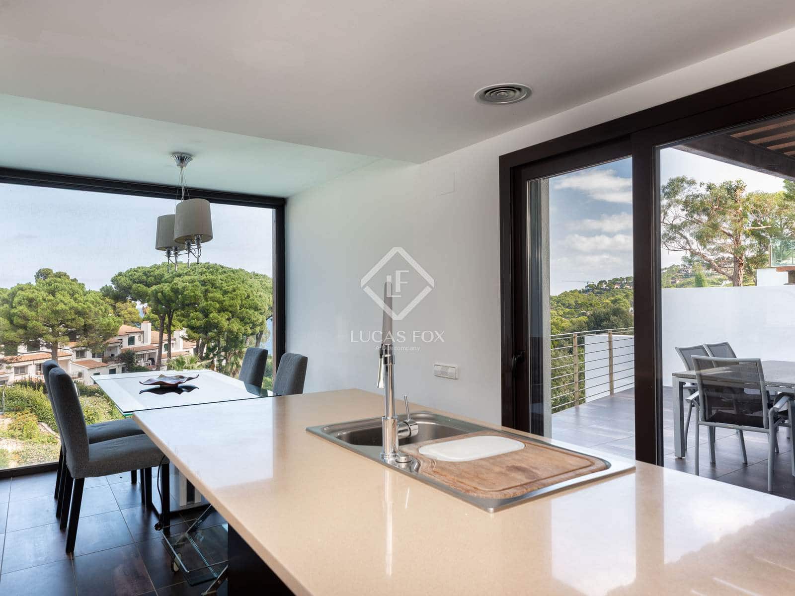 4 sypialnia Willa na sprzedaż w Sa Riera z basenem garażem - 1 500 000 € (Ref: 9271718)