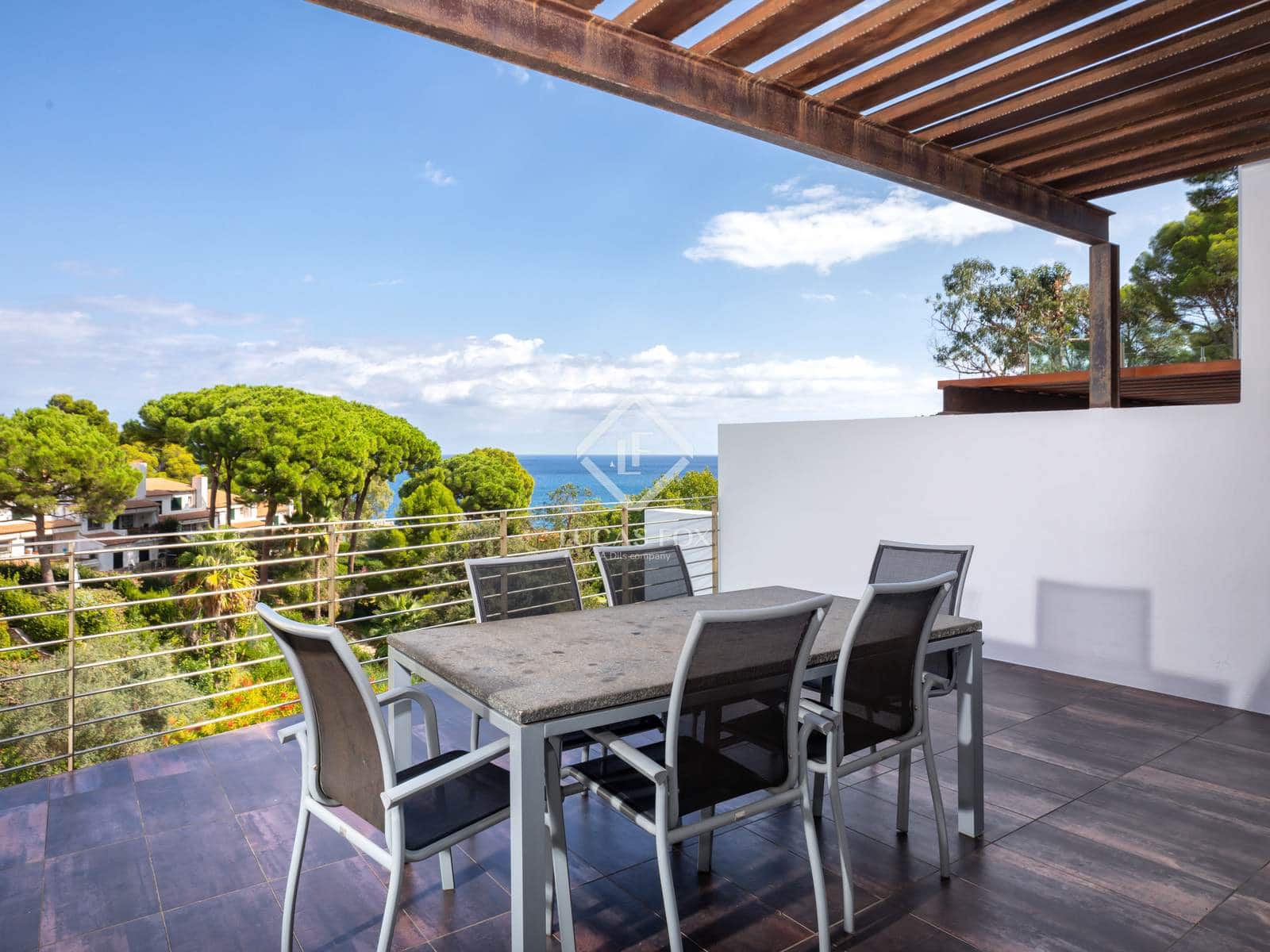 4 sypialnia Willa na sprzedaż w Sa Riera z basenem garażem - 1 500 000 € (Ref: 9271718)