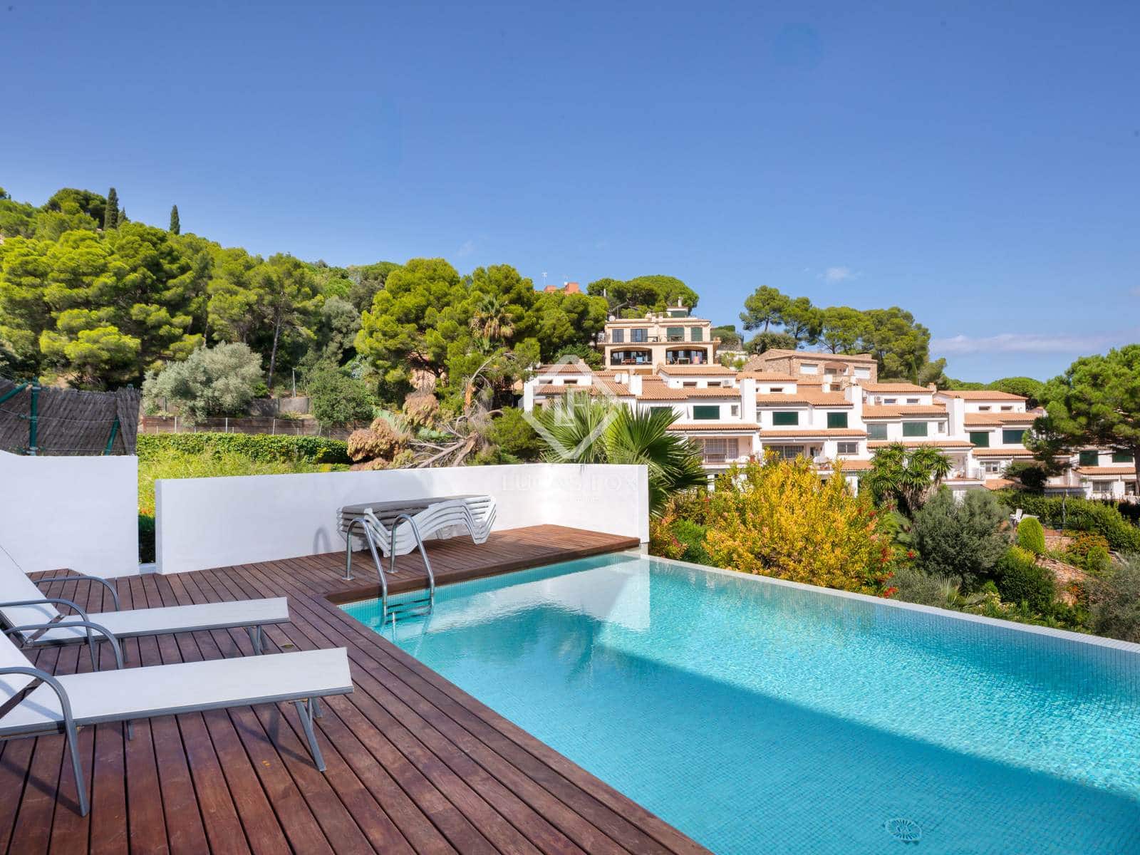 4 sypialnia Willa na sprzedaż w Sa Riera z basenem garażem - 1 500 000 € (Ref: 9271718)