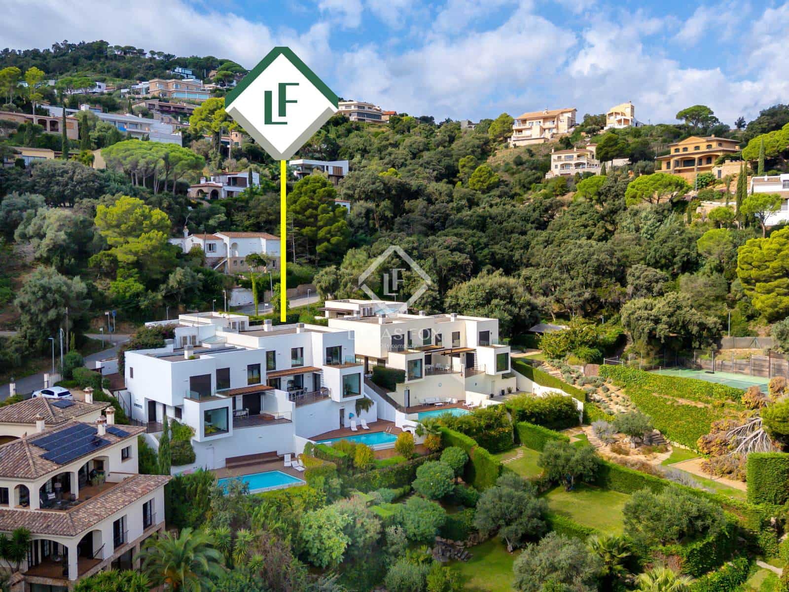 4 sypialnia Willa na sprzedaż w Sa Riera z basenem garażem - 1 500 000 € (Ref: 9271718)