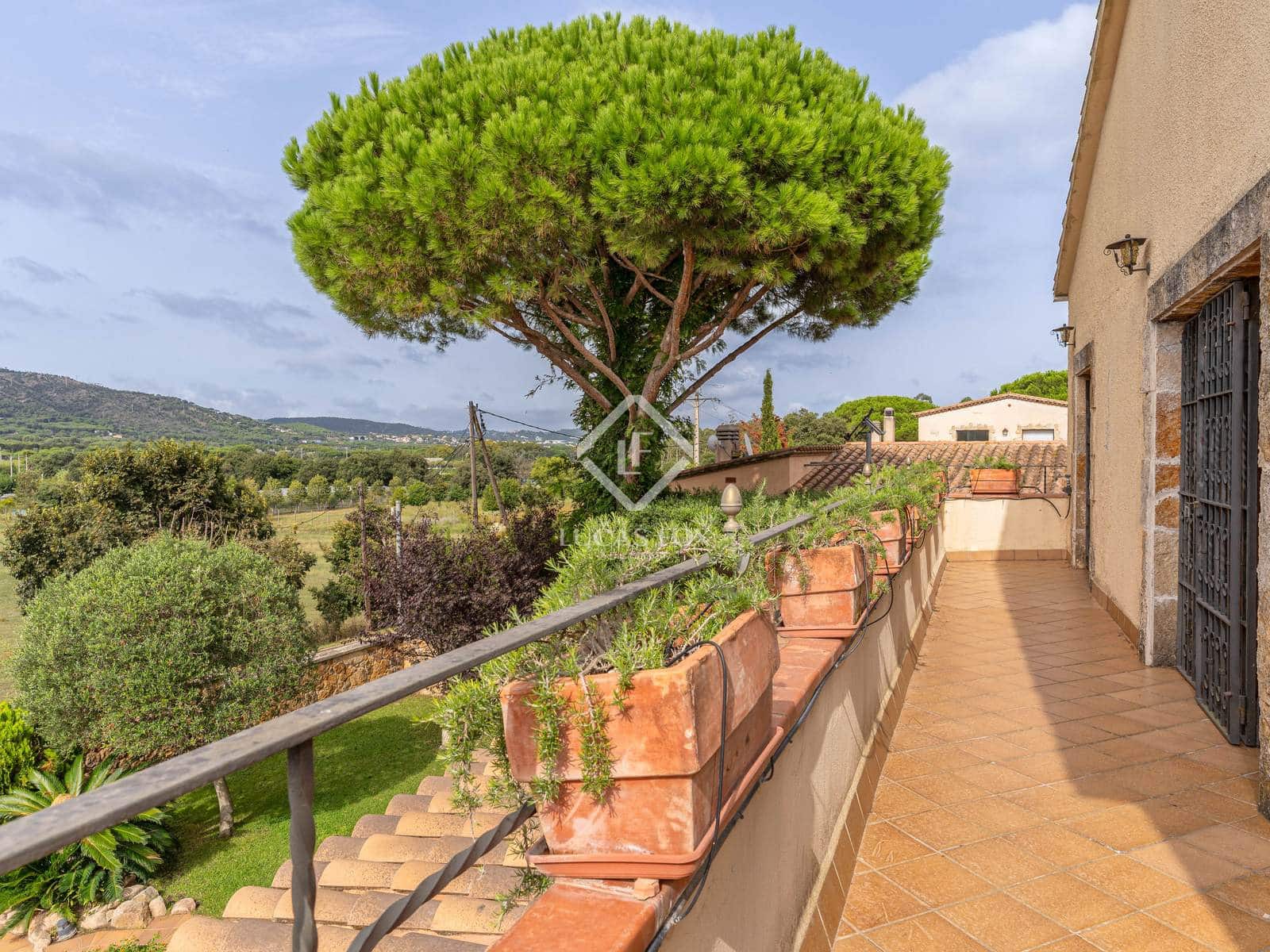 8 slaapkamer Villa te koop in S'Agaro - € 590.000 (Ref: 9271723)