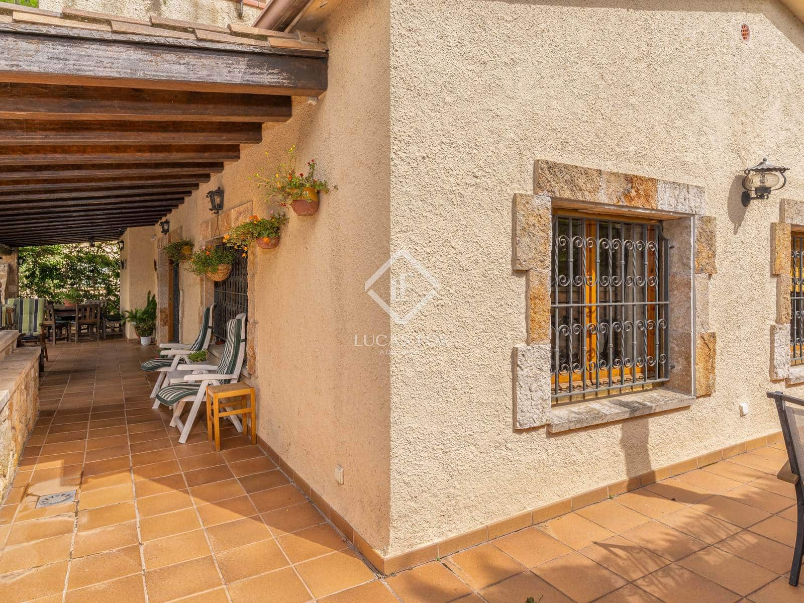 8 slaapkamer Villa te koop in S'Agaro - € 590.000 (Ref: 9271723)