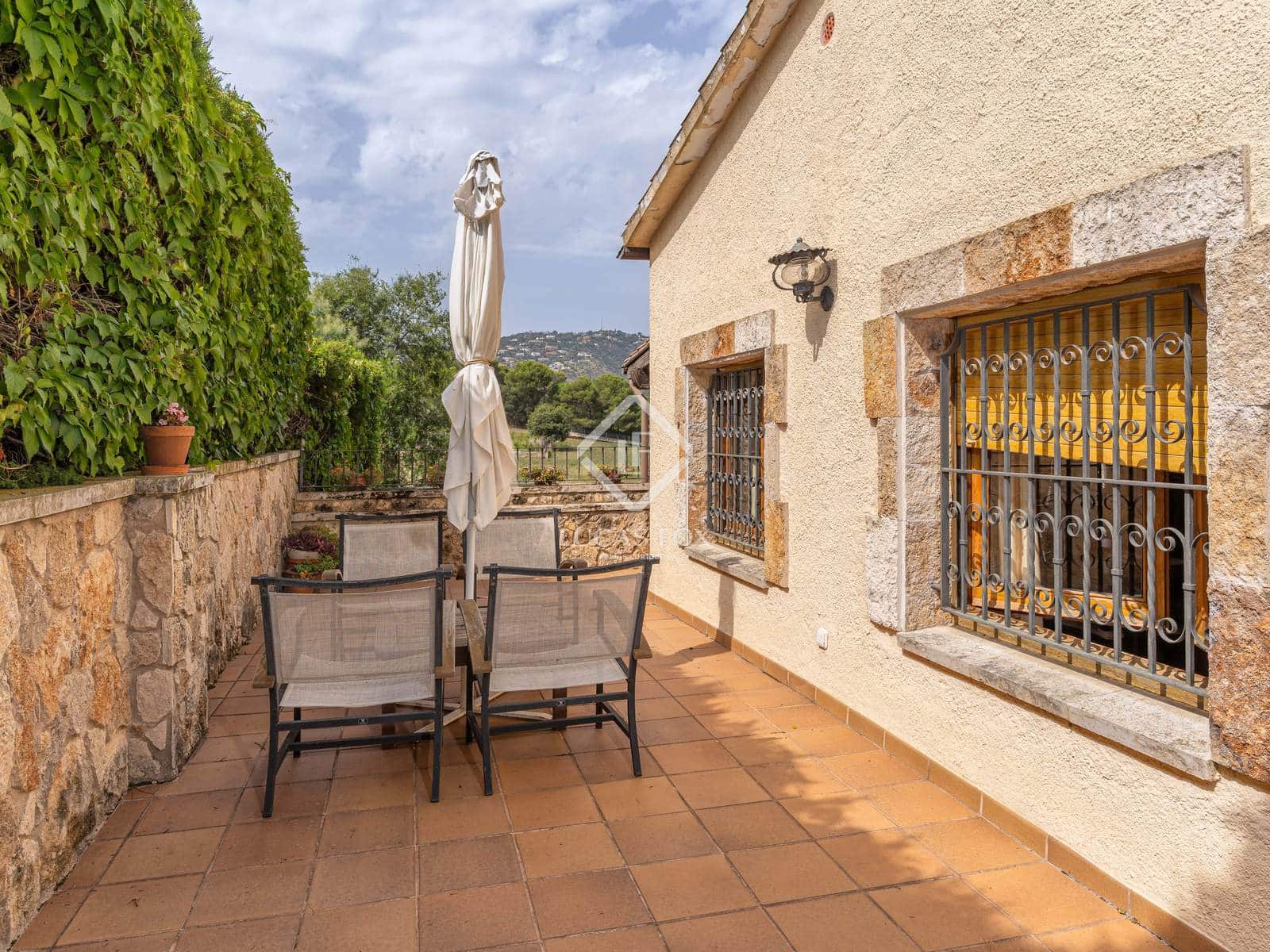 8 slaapkamer Villa te koop in S'Agaro - € 590.000 (Ref: 9271723)