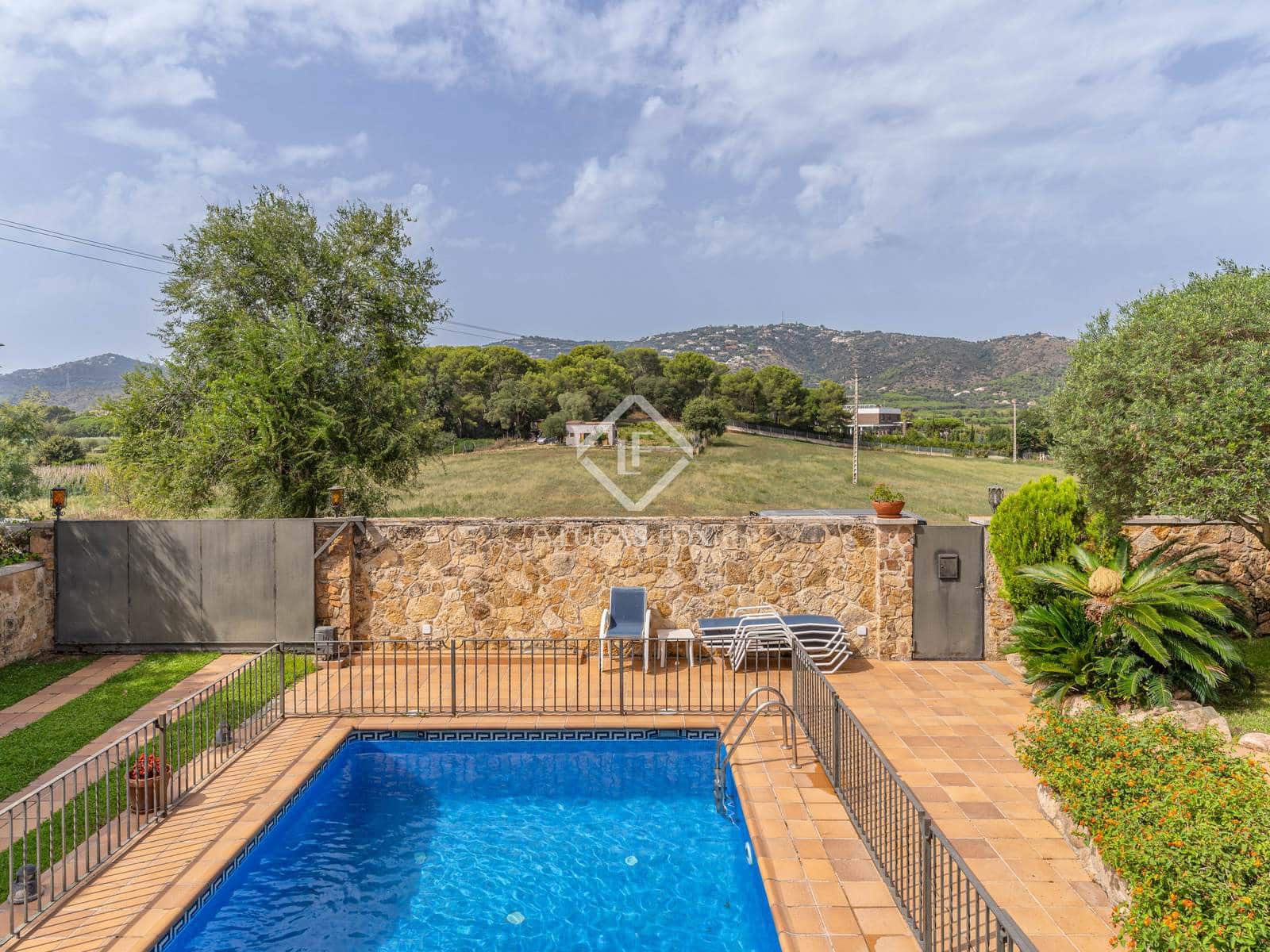 8 slaapkamer Villa te koop in S'Agaro - € 590.000 (Ref: 9271723)