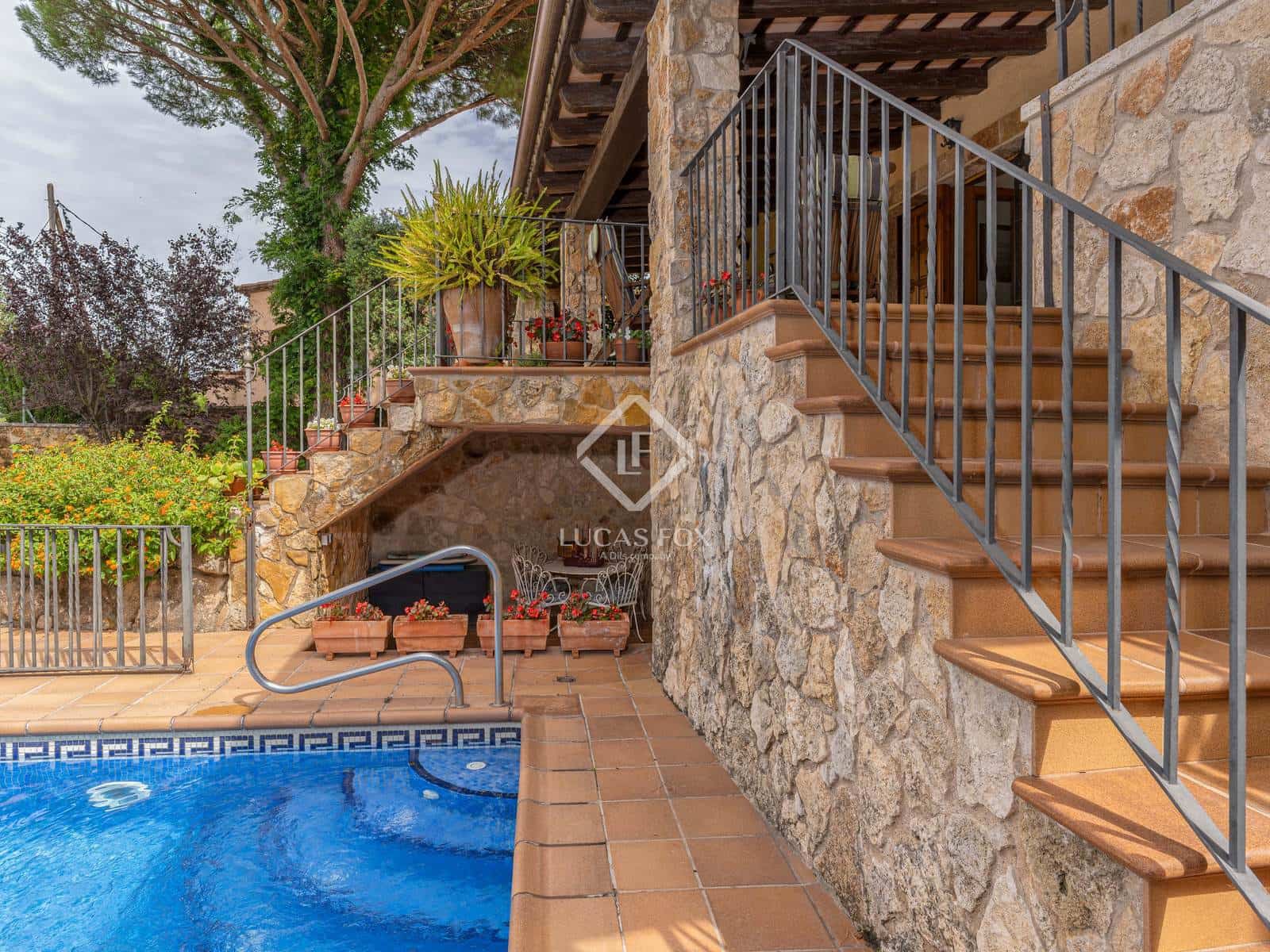 8 slaapkamer Villa te koop in S'Agaro - € 590.000 (Ref: 9271723)