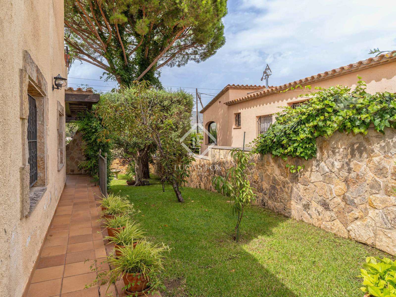 8 slaapkamer Villa te koop in S'Agaro - € 590.000 (Ref: 9271723)