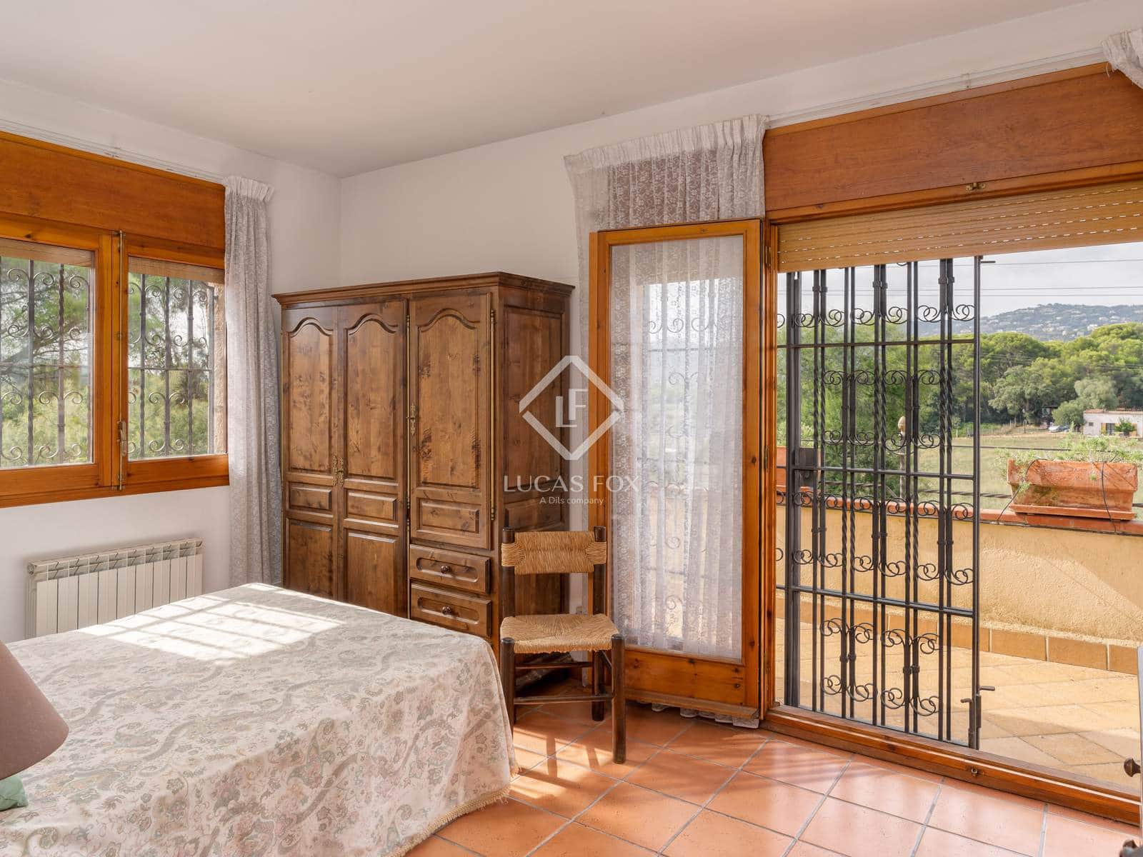 8 slaapkamer Villa te koop in S'Agaro - € 590.000 (Ref: 9271723)