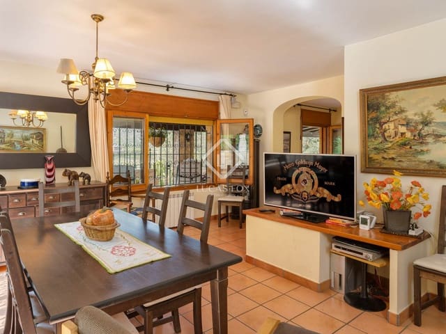 8 slaapkamer Villa te koop in S'Agaro, Castell-Platja d'Aro - € 590.000 (Ref: 9271723)