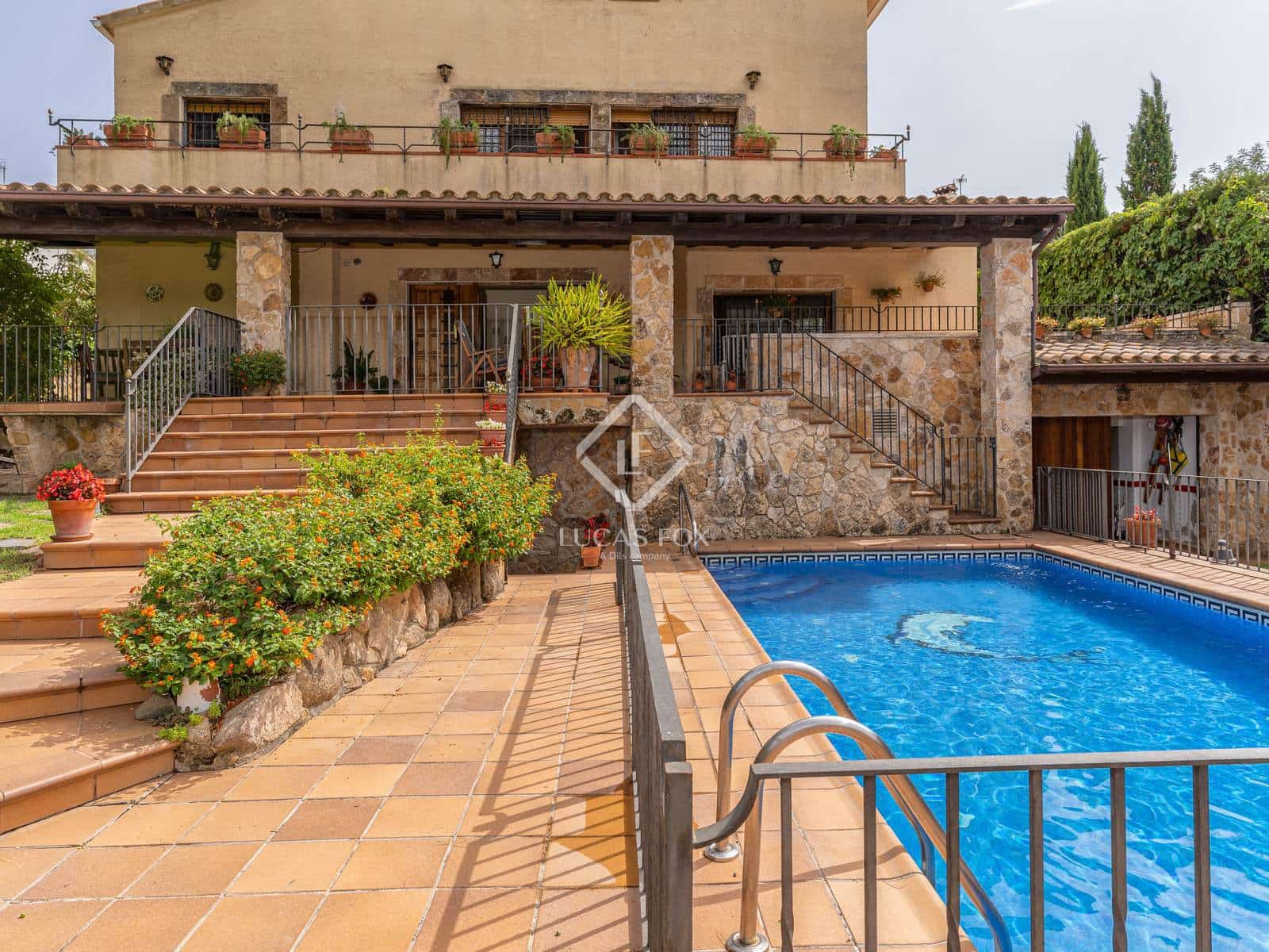 8 slaapkamer Villa te koop in S'Agaro - € 590.000 (Ref: 9271723)